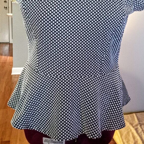 Worthington B/W Polka Dot Cap Sleeve Peplum Top - Picture 2 of 7